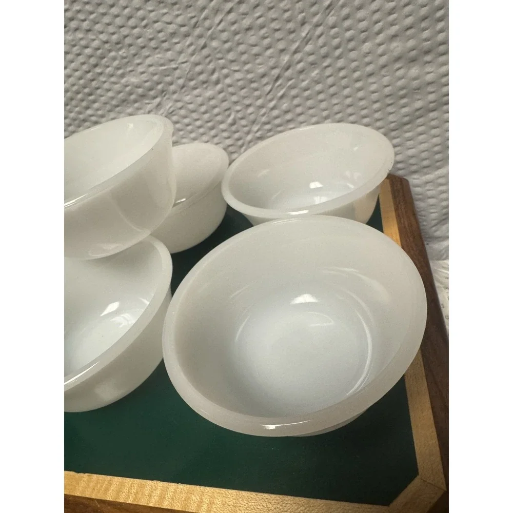 Vintage Set Of 7 Milk Glass 6 Oz Dessert Or Custard Bowels Made‎ In The USA
